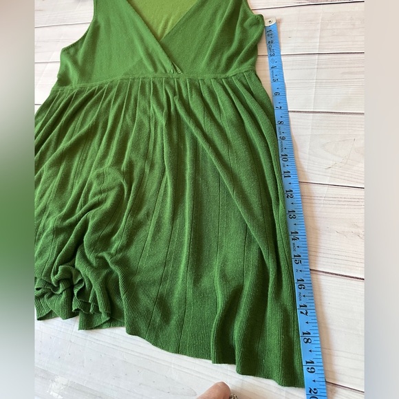 Vertigo Paris Green Sleeveless Knit Top - Size L Lightweight Office Career - Picture 4 of 5